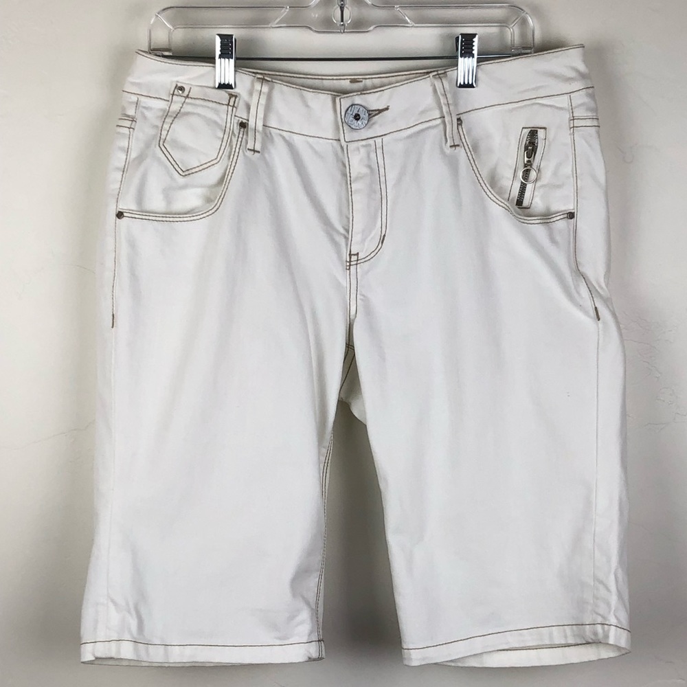 DKNY Jean Shorts. White/Brown Stitching Design